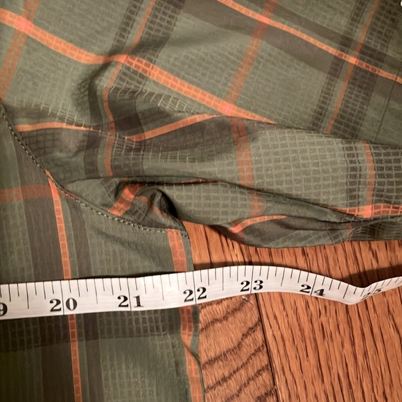 [SOLD] Columbia Silver Ridge Lite Plaid Shirt in Green/Orange Size M - Picture 14 of 15